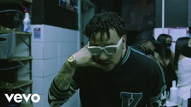 AKA – Cross My Heart (Video)